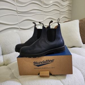 Blundstone Elastic Sided Boot Lined in Navy Blue